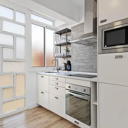 Lejlighed Stylish With Pool & Sea Views *
