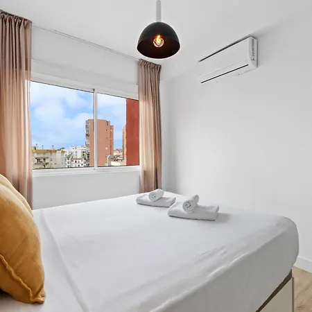 Stylish With Pool & Sea Views Lejlighed *